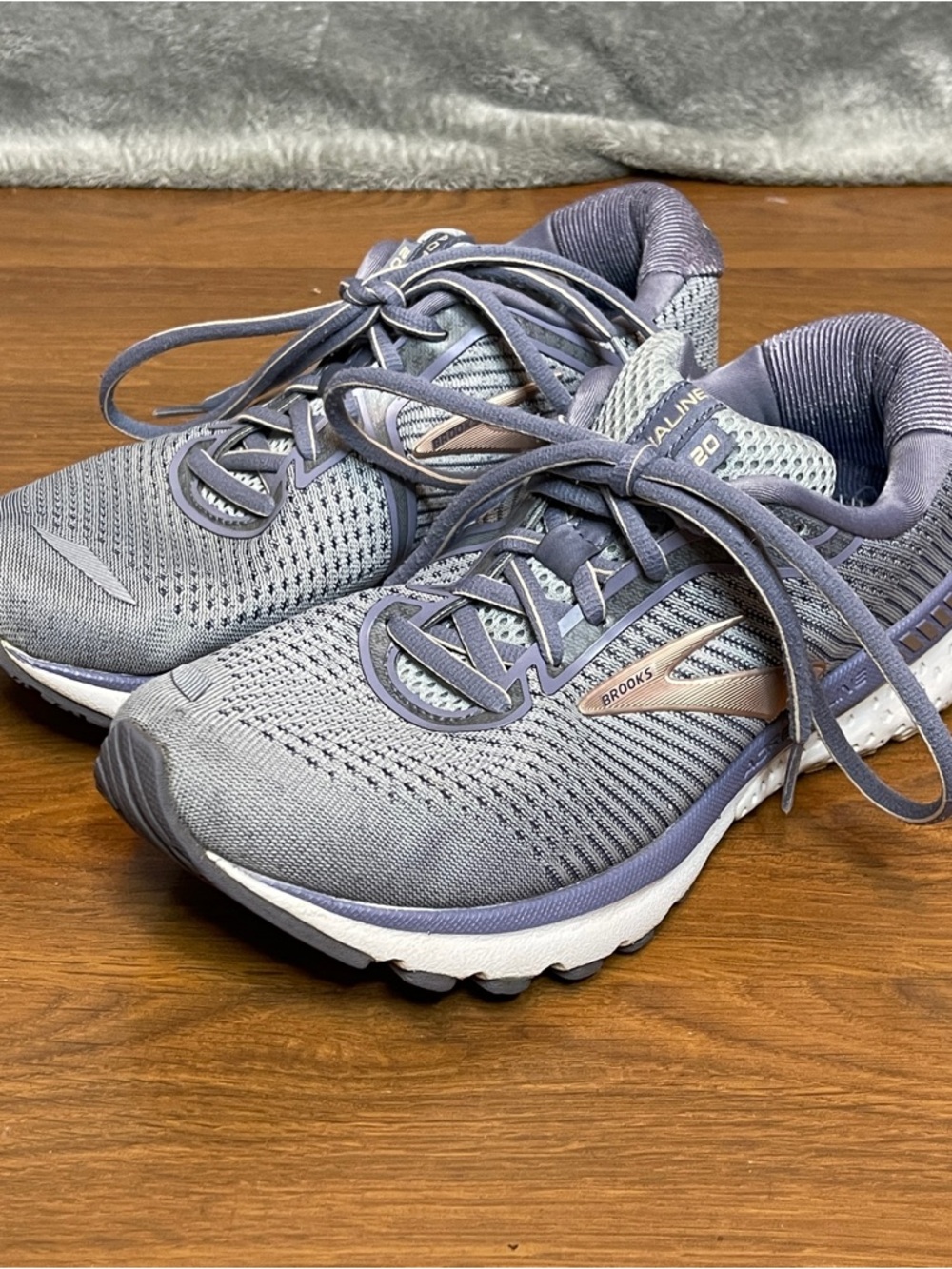 Brooks Women 7 Extra Wide Adrenaline GTS 20 Gray Peach Running Athletic Shoes